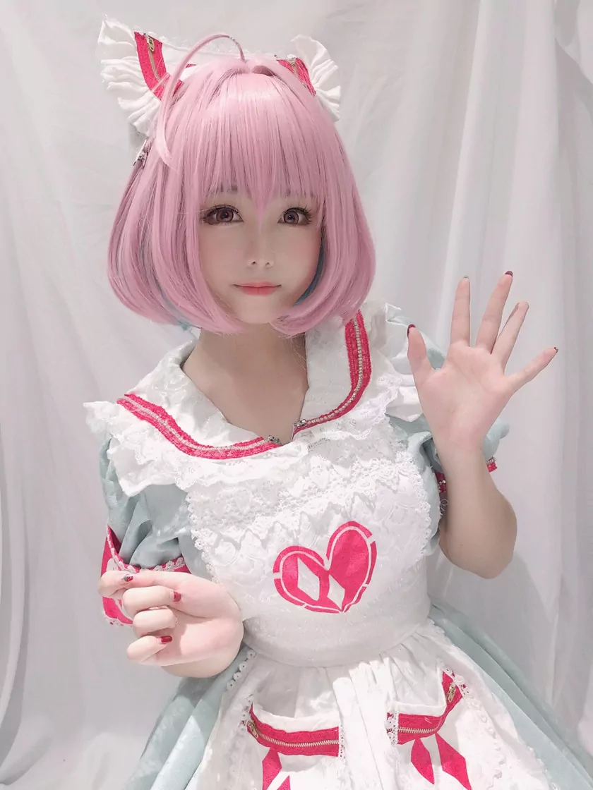 蜜汁猫裘：梦见璃亚梦cos图片，一个粉红头发的女孩